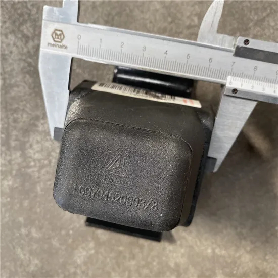 Китай Тяжелый грузовик Hawo Torsion Rubber Core Втулка торсиона Az9725529213sinotruck Запасные части Упорный стержень с резиновым сердечником